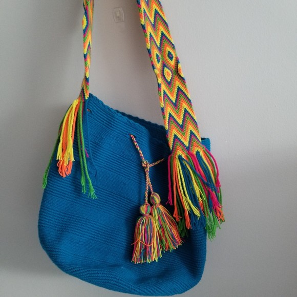 Mochilla Wayyu Handcrafted Woven Bucket Crossbody Bag Teal with Colorful Strap - Picture 4 of 13